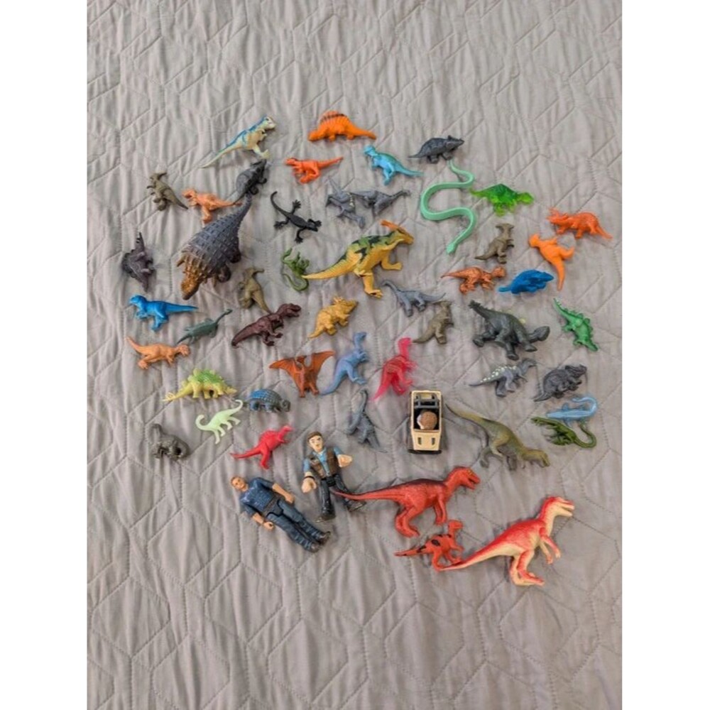 Huge Toy Dinosaur Lot Plastic Action Figures Jeep Vehicle Owen Grady Reptiles